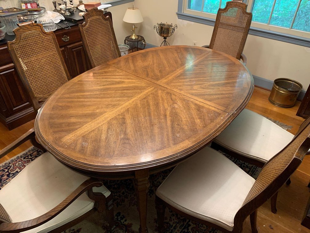 Dining Table/Chairs