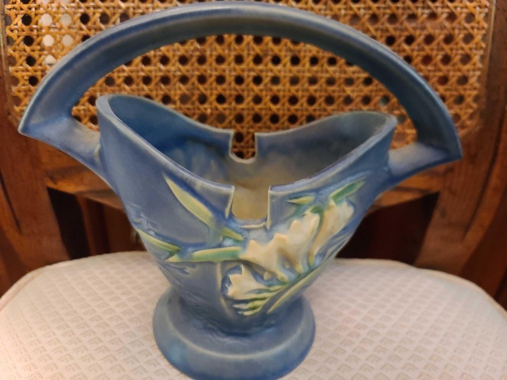 Roseville Pottery USA Freesia Basket