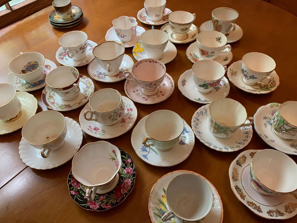Cups/Saucers. 