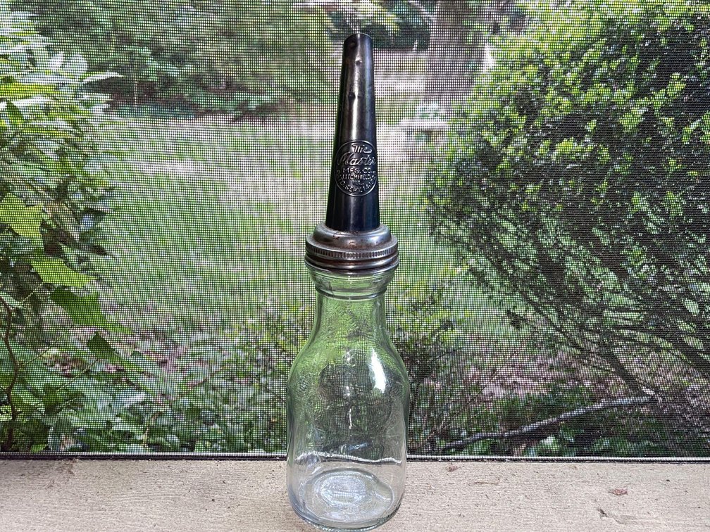 Master Mfg Metal Spout/Glass Oil Bottle