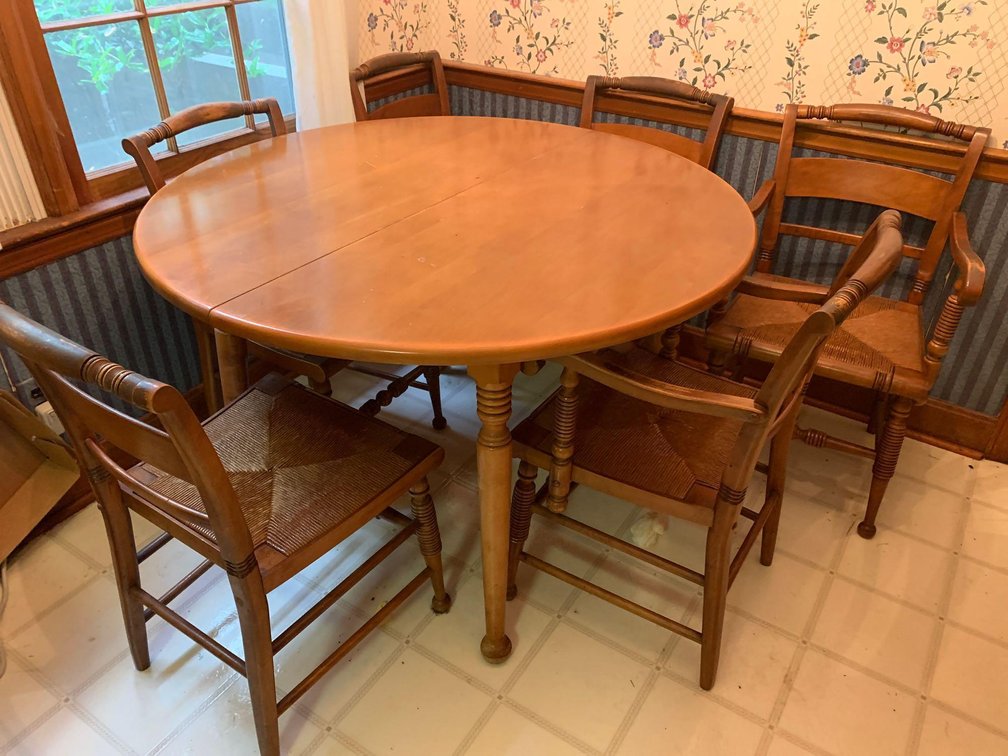 Table/Chairs