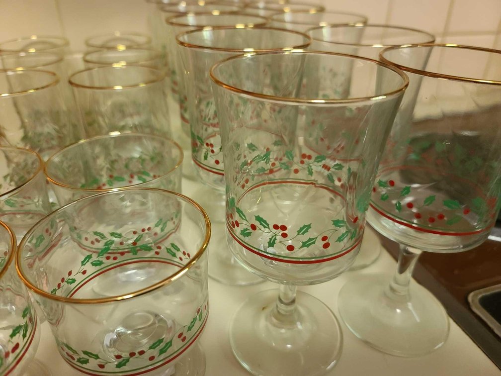 20 Libbey Holiday Glasses/Lenox Bowl