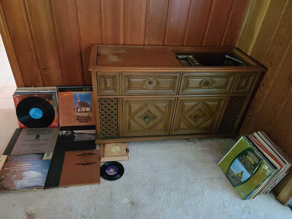 Magnavox Stereo/Records