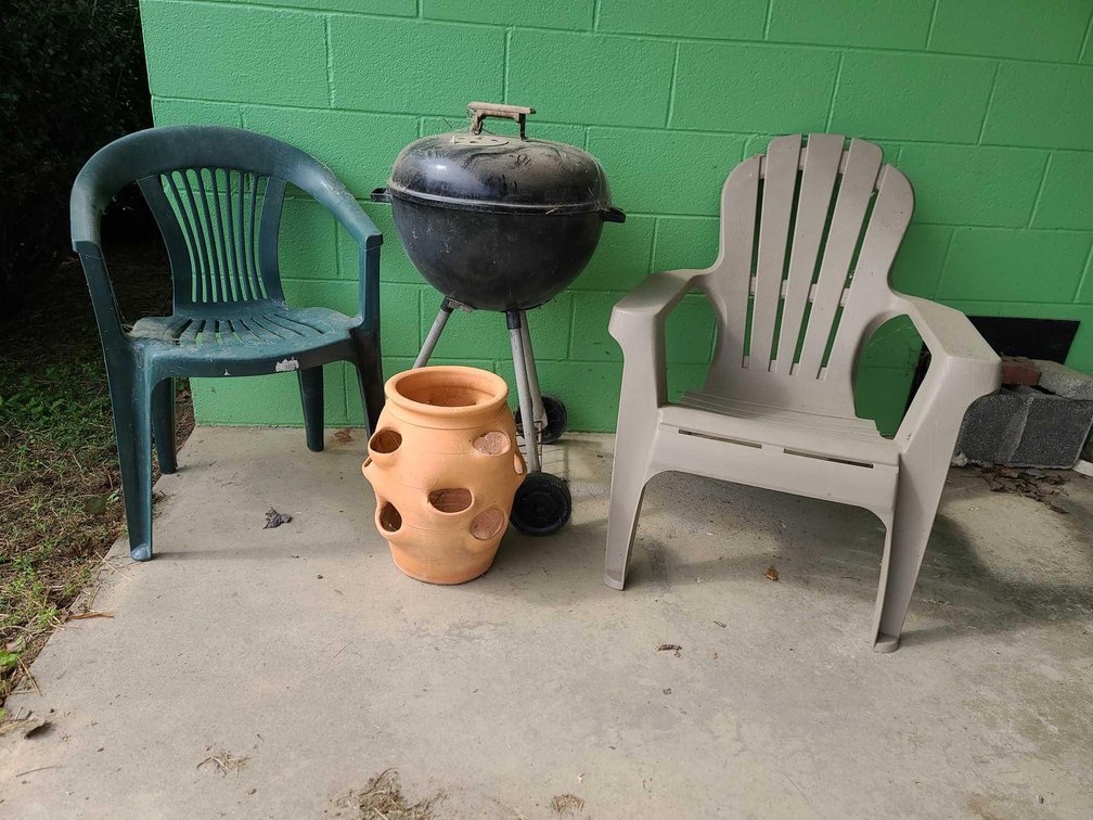 Grill/Chairs