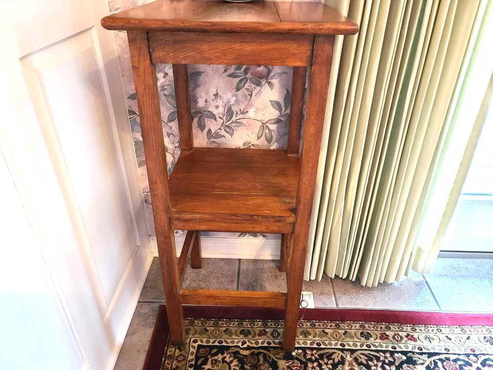 Side Table/Wall Plates/Clock