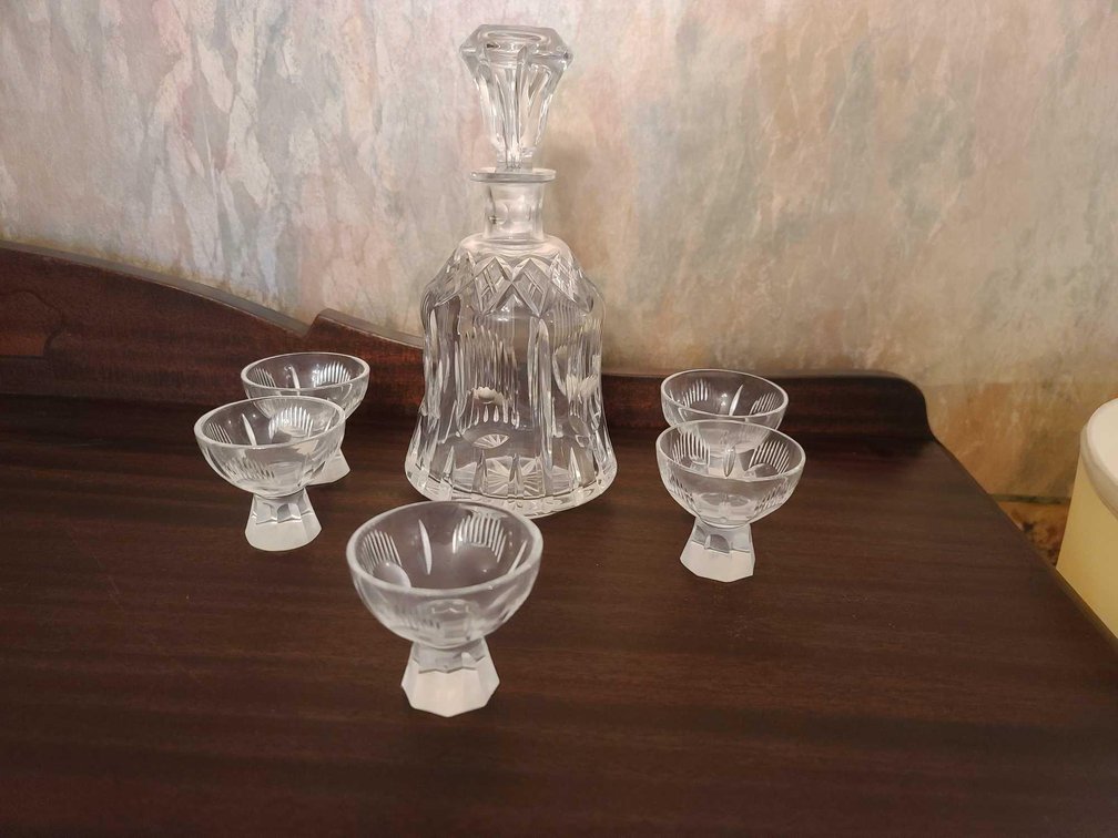 Cut Glass Decanter/Glasses