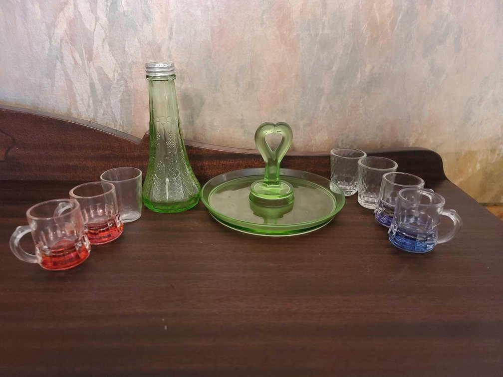 Green Depression Glass Tray/Skaker