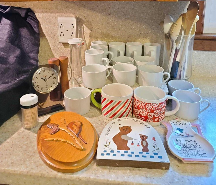 Clock/Coffee Cups/Glasses