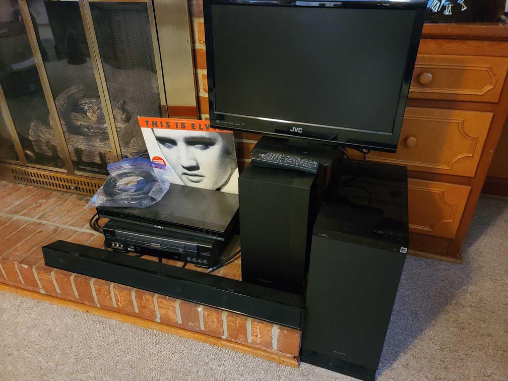 Sony DVD/Toshiba VCR Player/JVC TSony DVD/Toshiba VCR Player/JVC T