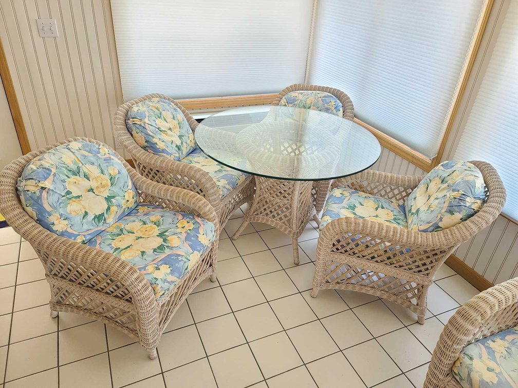 Wicker Table/Chairs