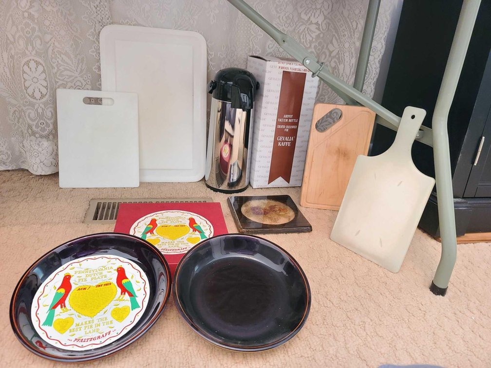Airpot Vacuum Bottle/Pie Plates/Cutting Boards