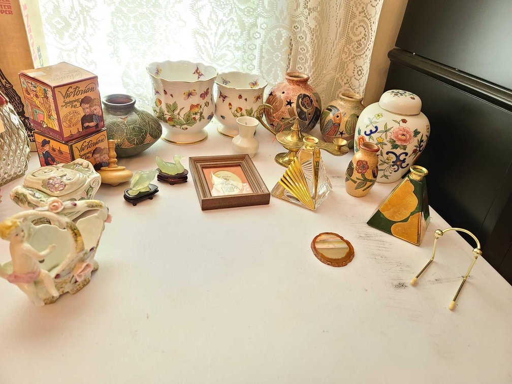 Vases/Trinket Dishes/Wooden Spinning Tops