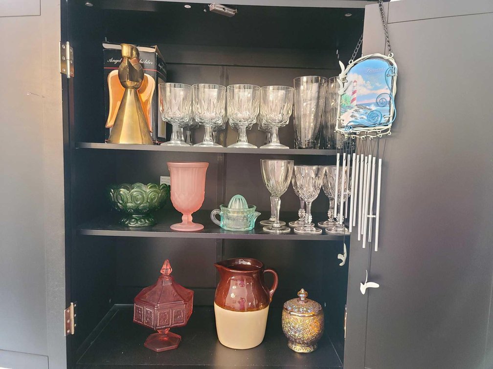 Glass Citrus Juicer/Candy Dishes/Stemware