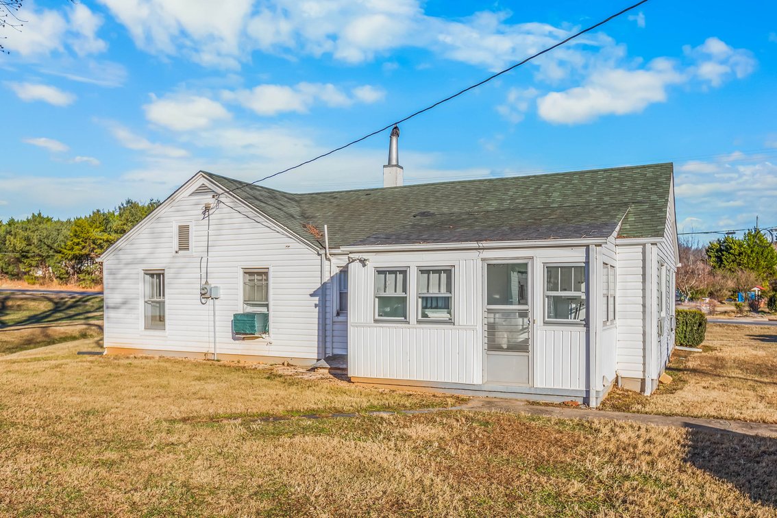 SELLING ABSOLUTE Highway 64 Opportunity - Mocksville, NC