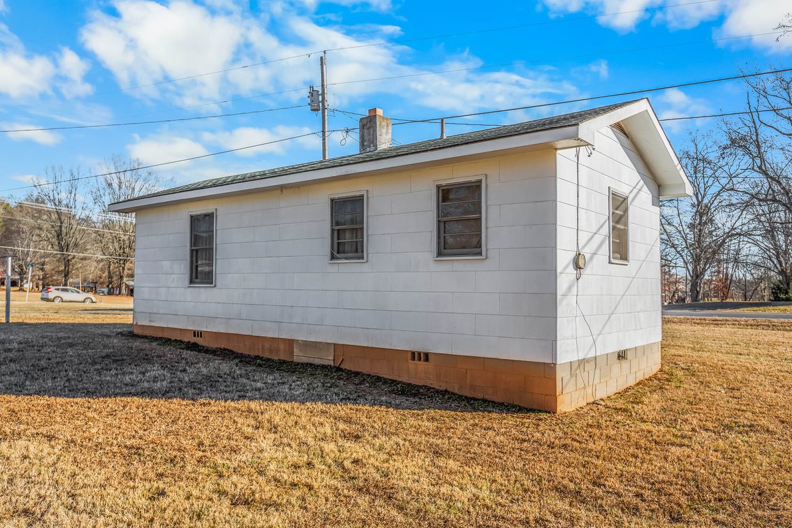 SELLING ABSOLUTE Highway 64 Opportunity - Mocksville, NC