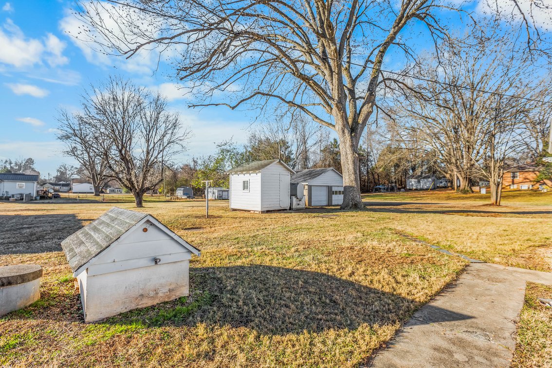 SELLING ABSOLUTE Highway 64 Opportunity - Mocksville, NC