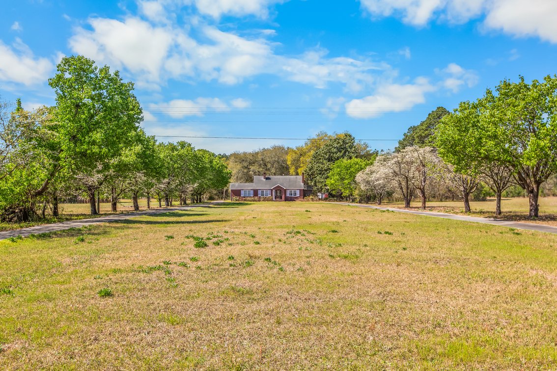 Bethune, SC Farm