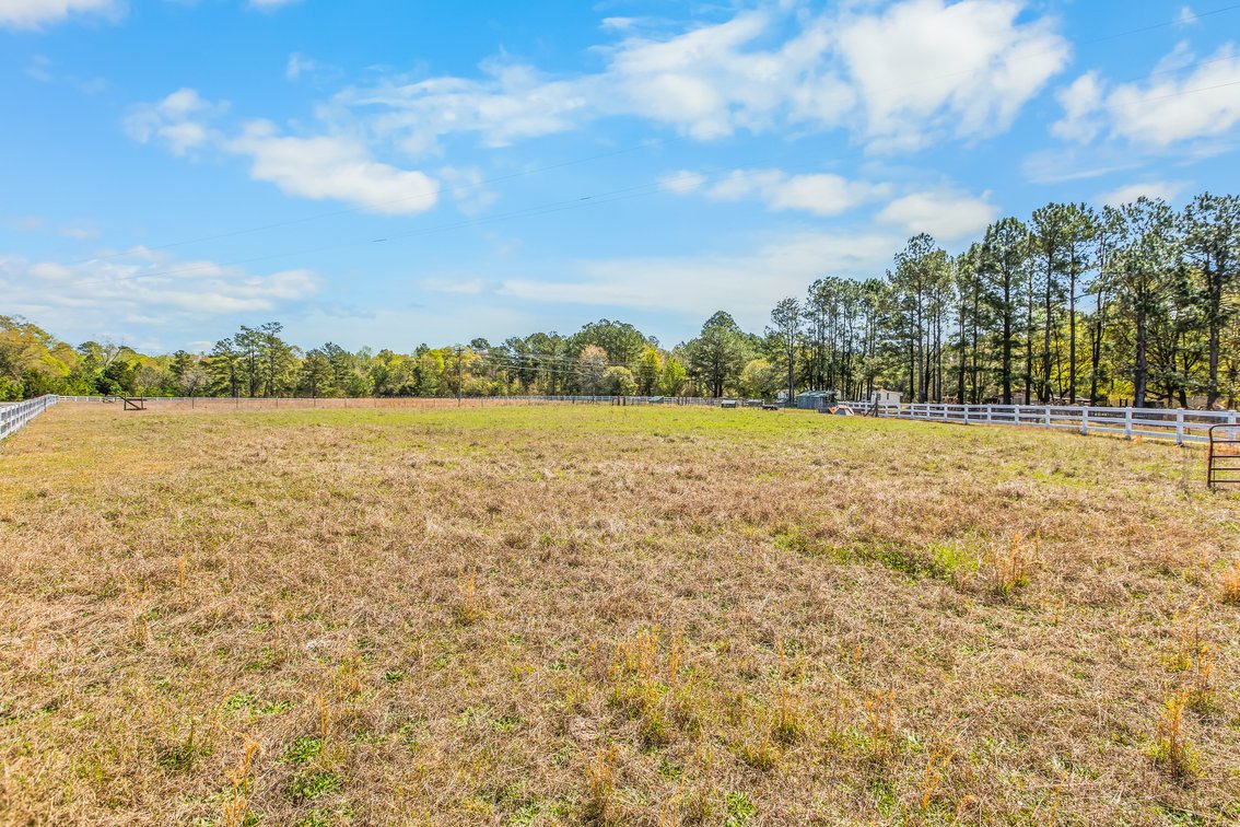 Bethune, SC Farm