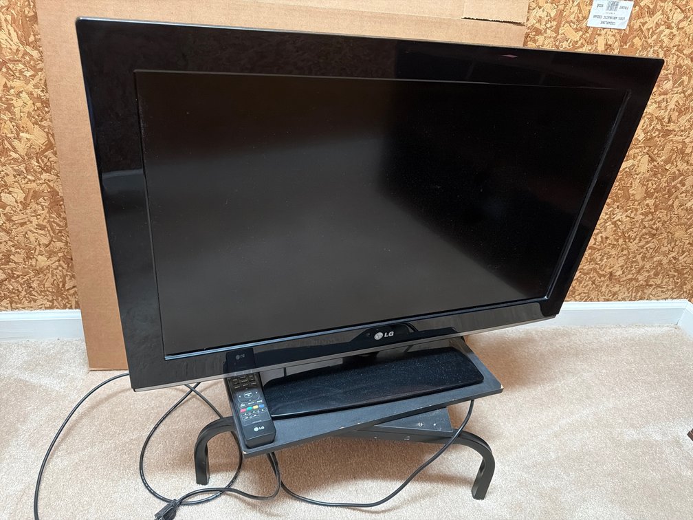 LG Model 32LD350 Flat Screen Television