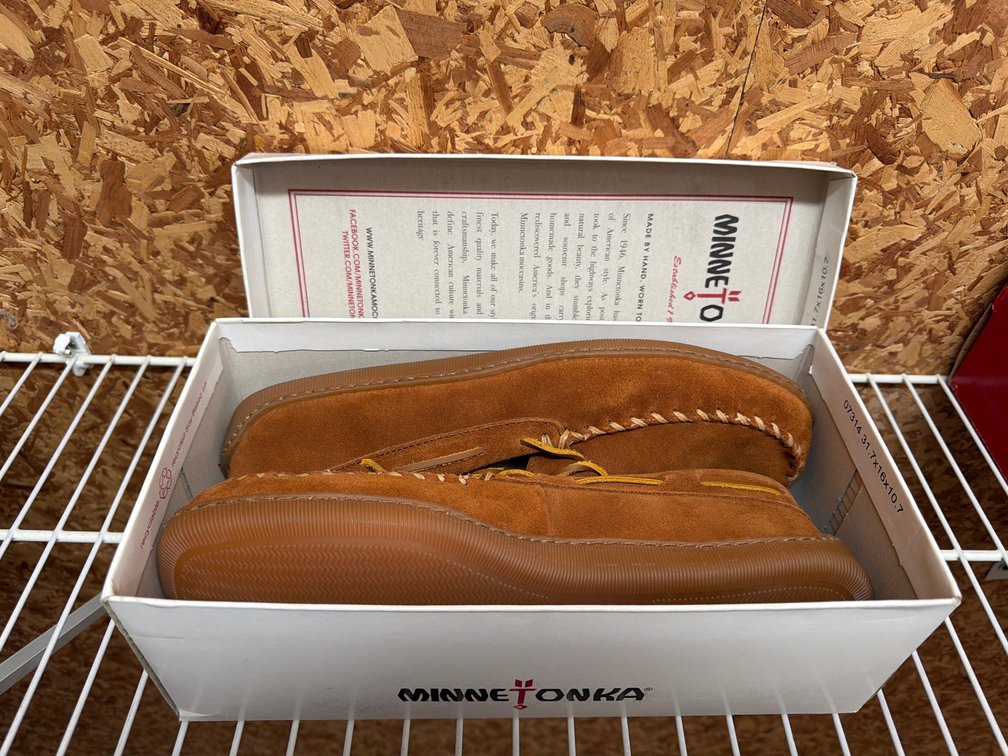Minnetonka Men's Size 12 Pile Lined Hardsole Moccasins
