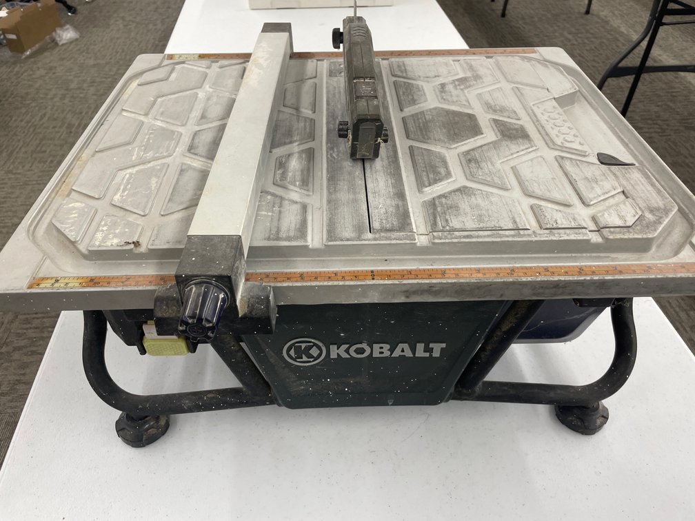 Kobalt 7-Inch Tabletop Wet Tile Saw Model KB7004