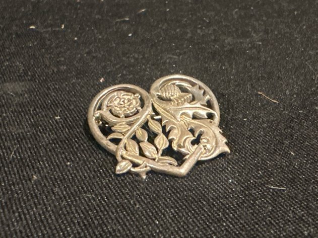 Image for 925 Silver Heart Openwork Floral Brooch