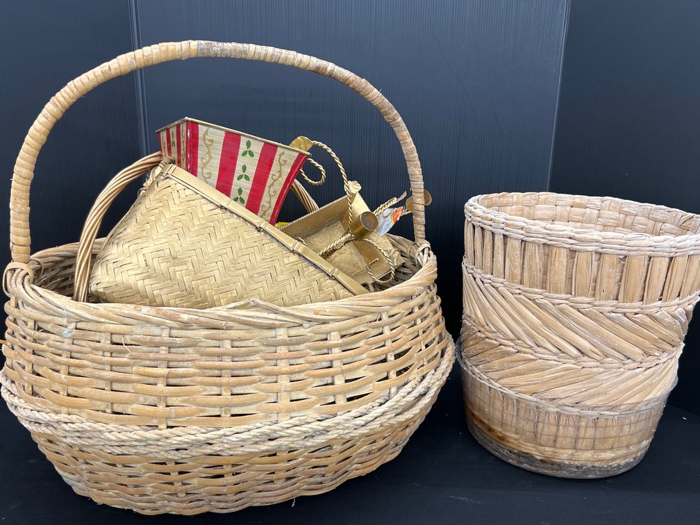 Woven Baskets/Metal Decor