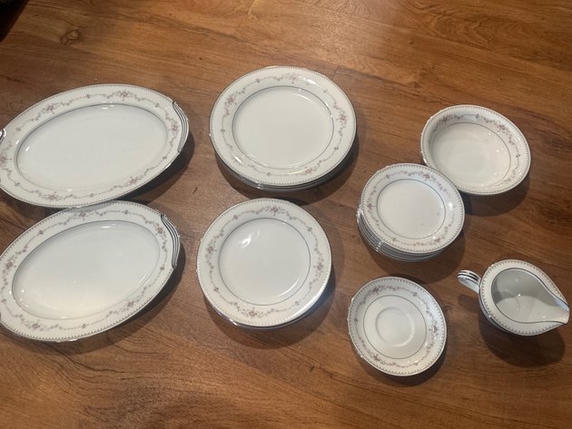 Image for Floral Pattern Fine China Tableware
