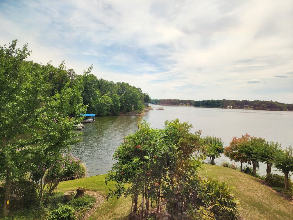 Lakefront Peninsula Retreat - Lexington, NC