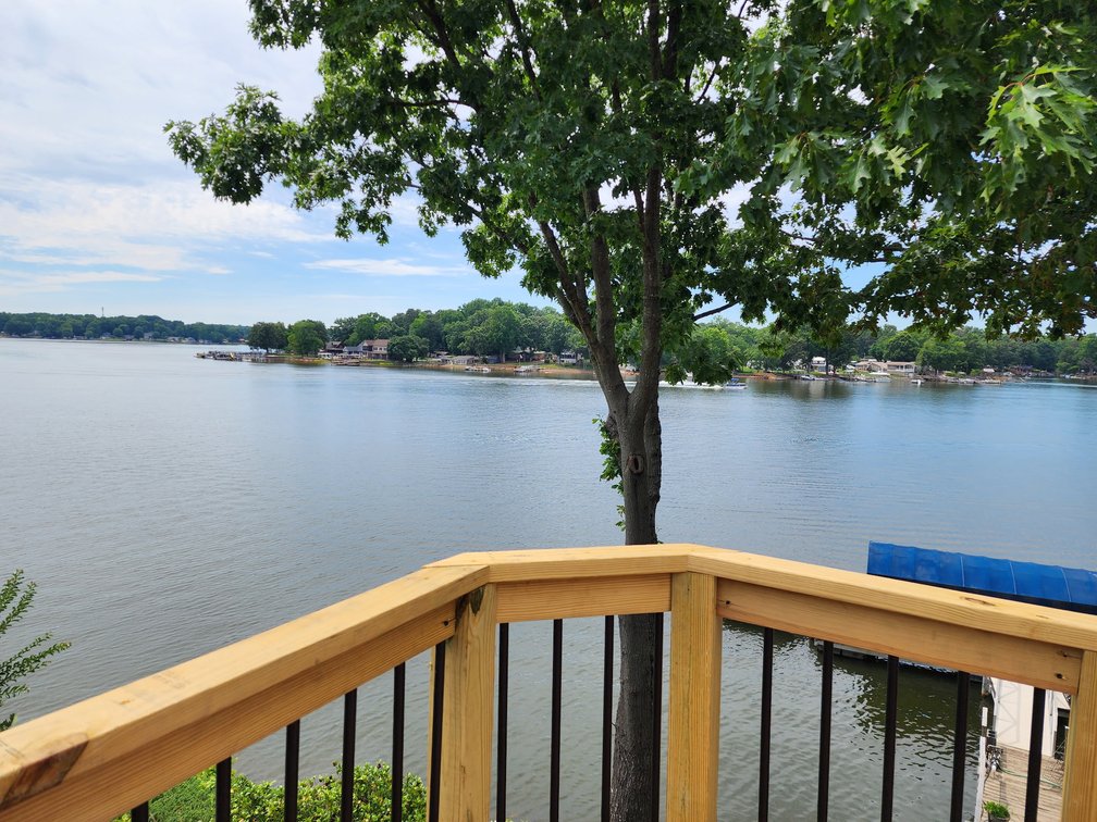 Lakefront Peninsula Retreat - Lexington, NC