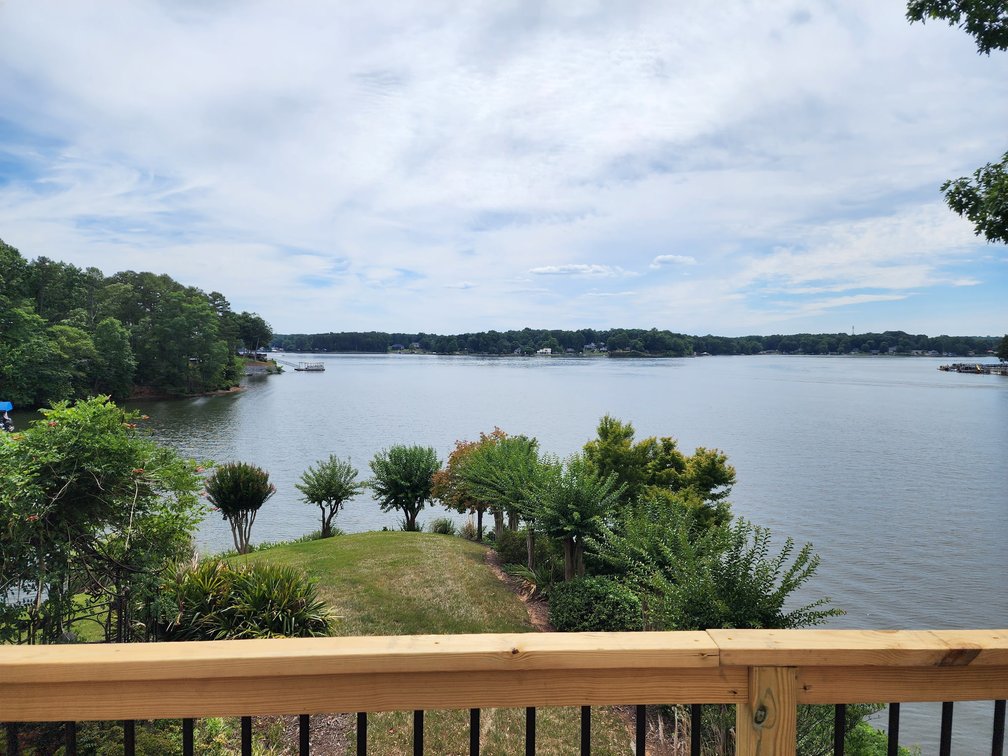 Lakefront Peninsula Retreat - Lexington, NC