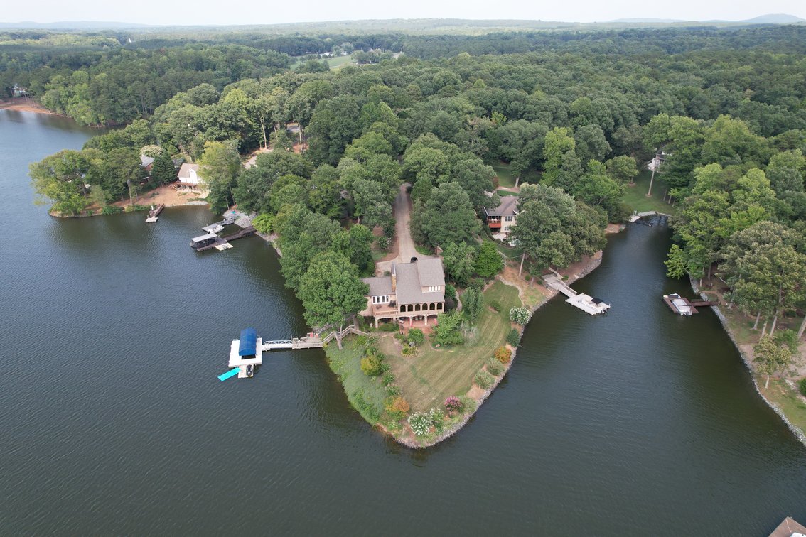 Lakefront Peninsula Retreat - Lexington, NC