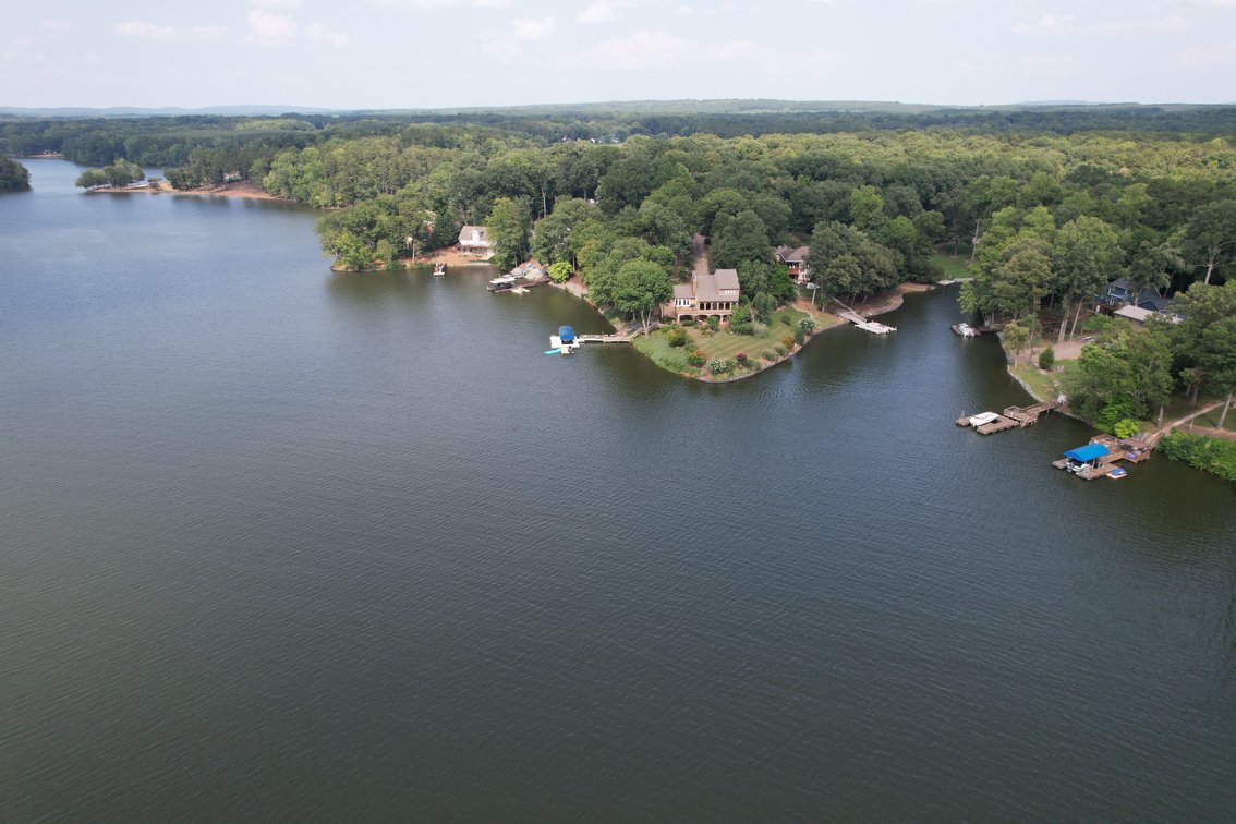 Lakefront Peninsula Retreat - Lexington, NC