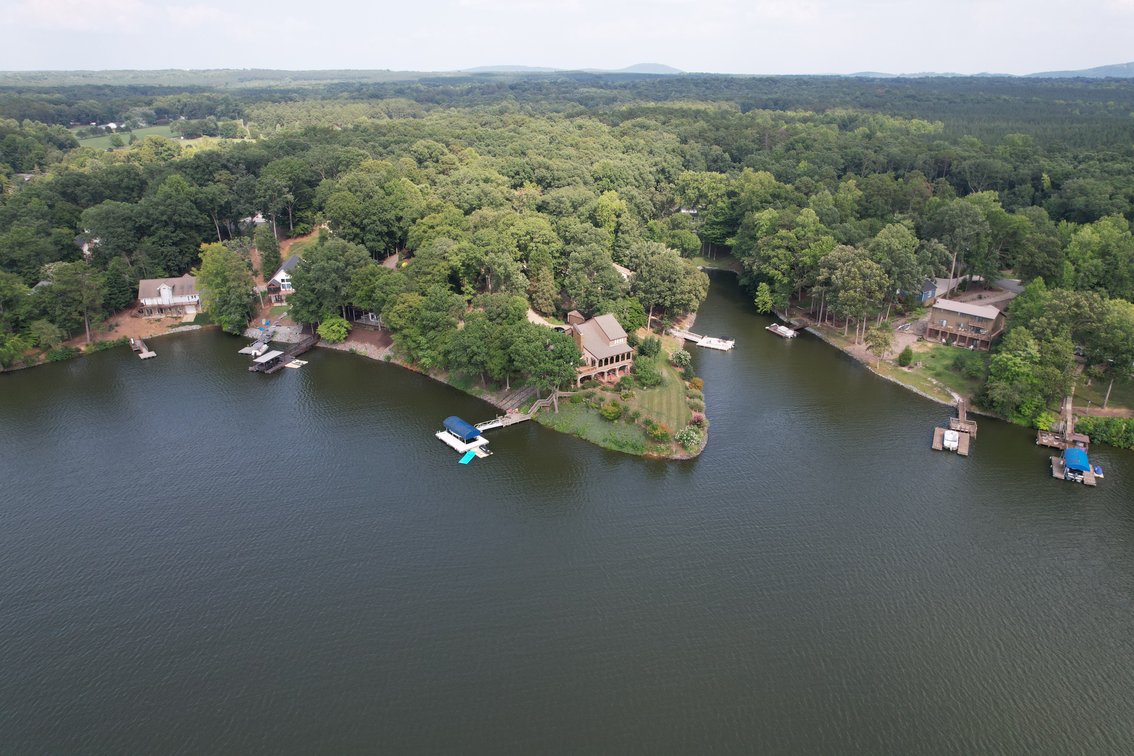 Lakefront Peninsula Retreat - Lexington, NC