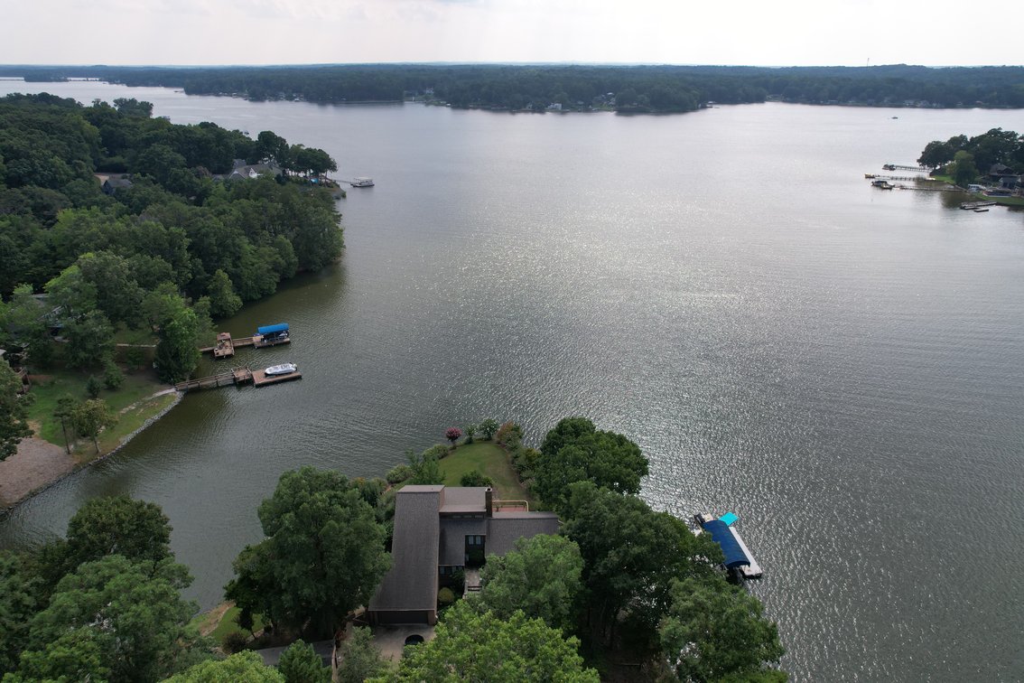 Lakefront Peninsula Retreat - Lexington, NC