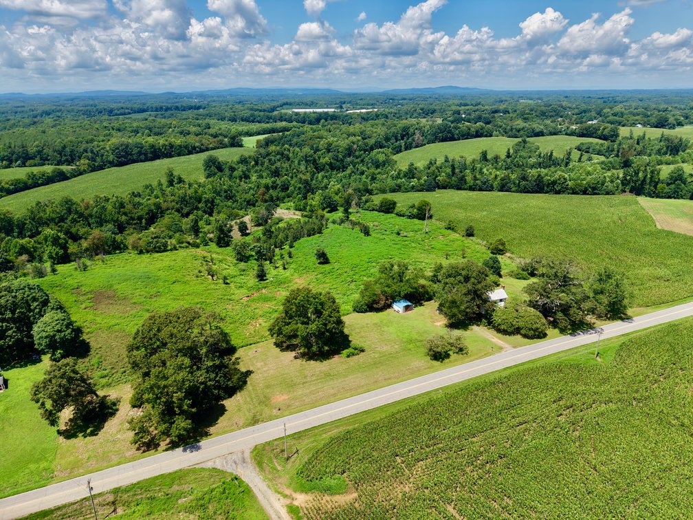 Farmhouse and 2 Acres in Hamptonville, NC