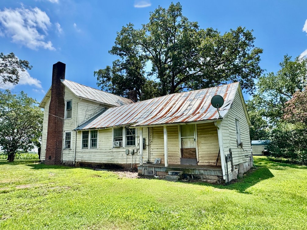Farmhouse and 2 Acres in Hamptonville, NC
