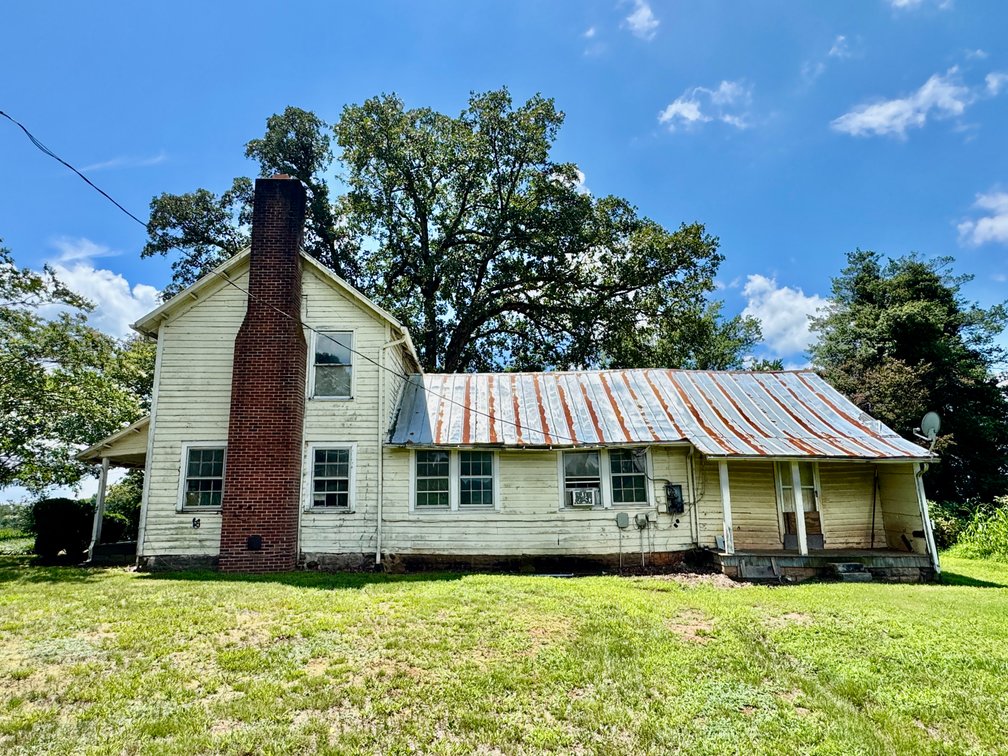 Farmhouse and 2 Acres in Hamptonville, NC