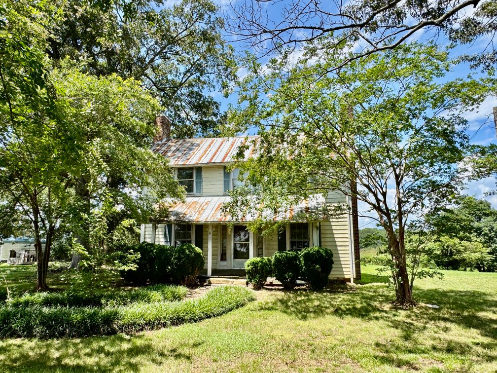 Farmhouse and 2 Acres in Hamptonville, NC