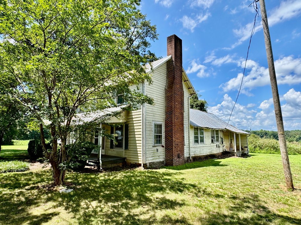 Farmhouse and 2 Acres in Hamptonville, NC