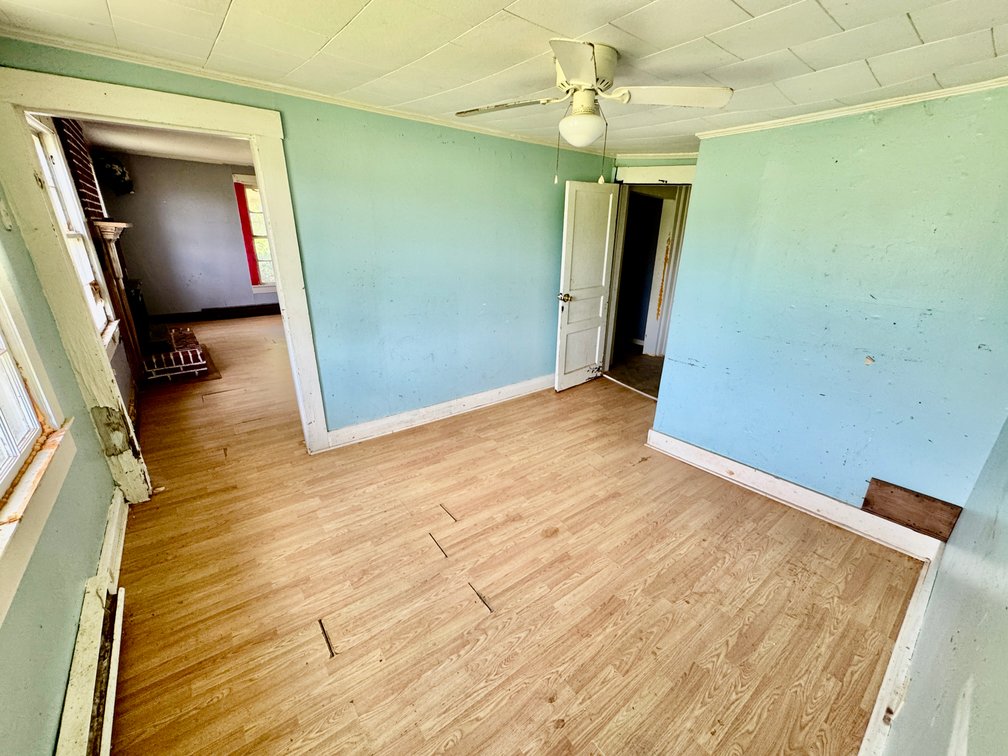 Farmhouse and 2 Acres in Hamptonville, NC
