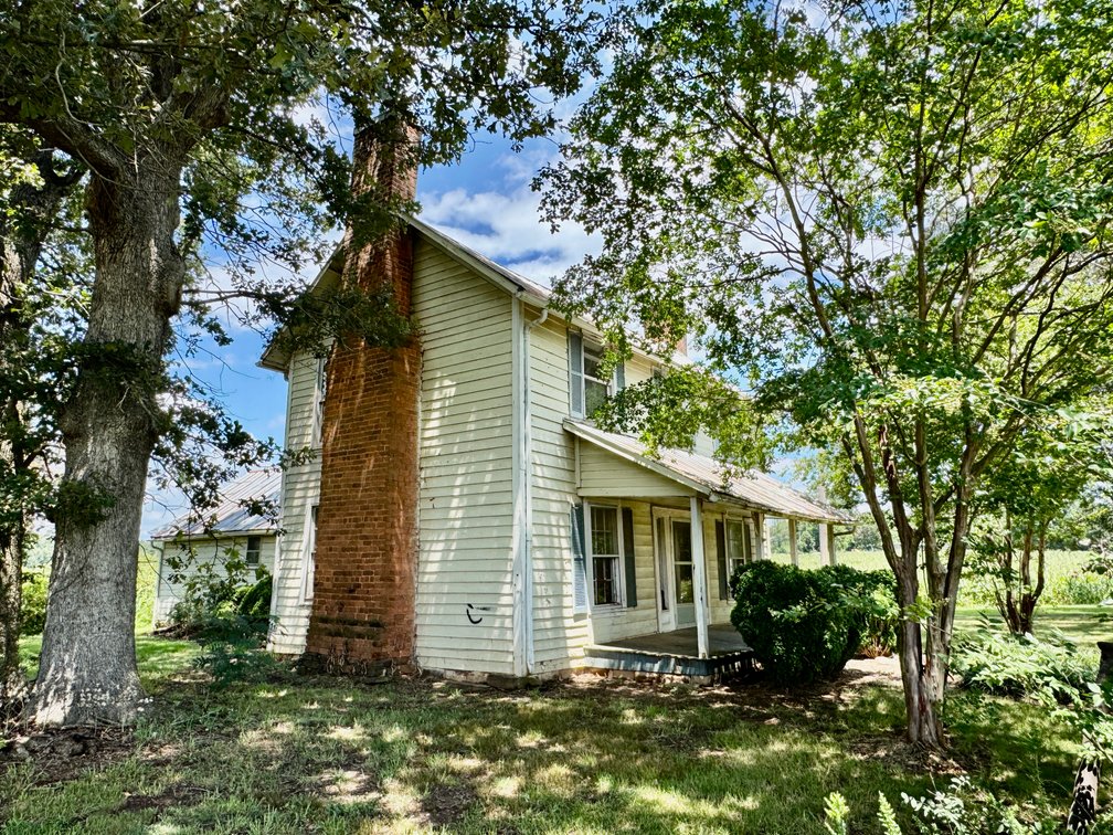 Farmhouse and 2 Acres in Hamptonville, NC