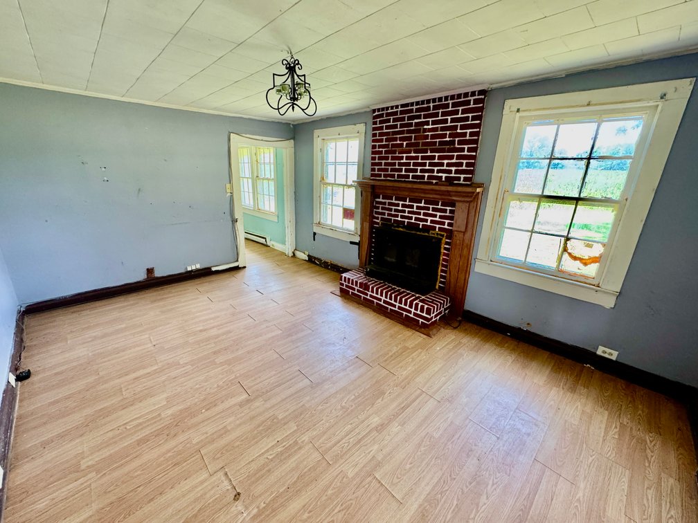 Farmhouse and 2 Acres in Hamptonville, NC