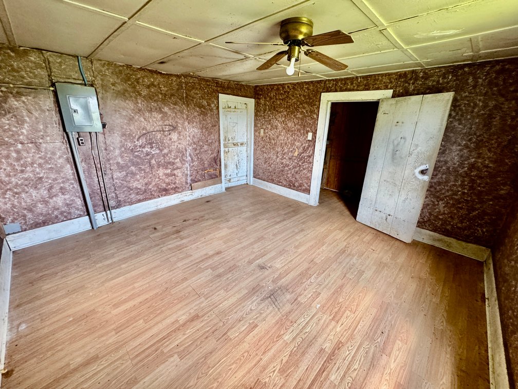 Farmhouse and 2 Acres in Hamptonville, NC