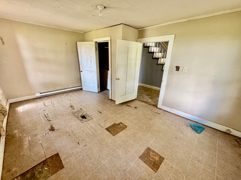 Farmhouse and 2 Acres in Hamptonville, NC
