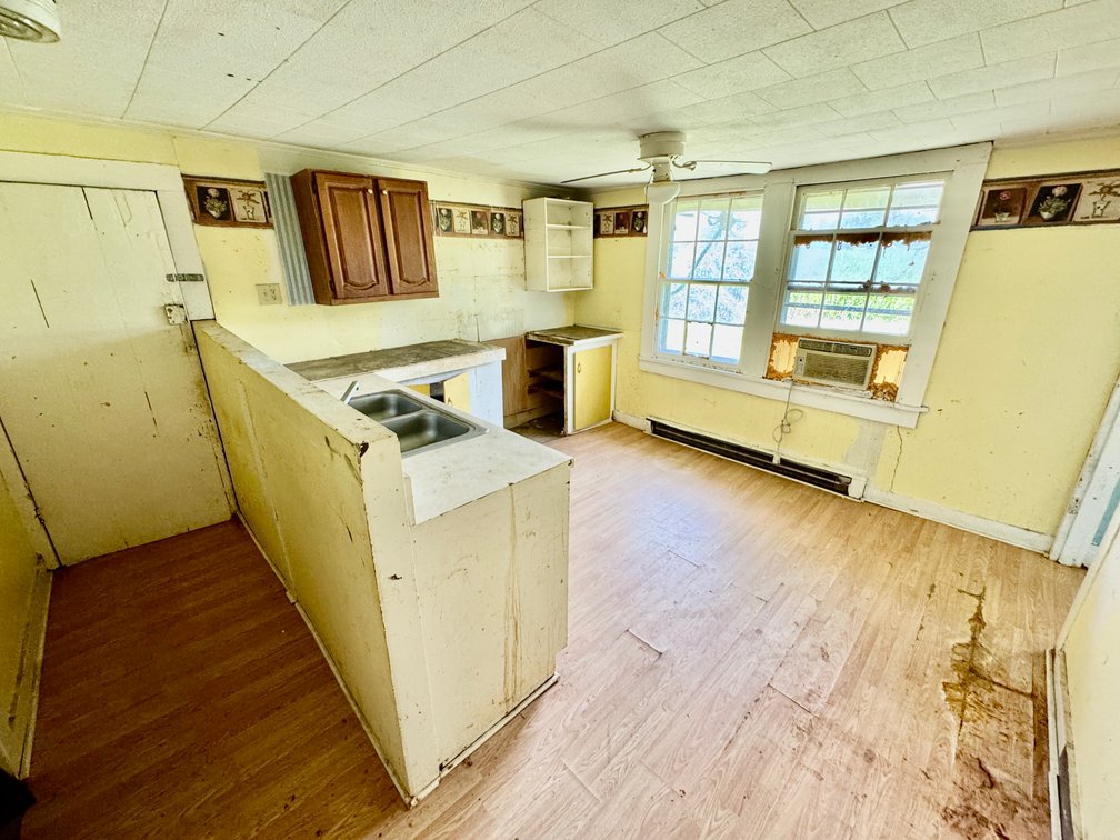 Farmhouse and 2 Acres in Hamptonville, NC