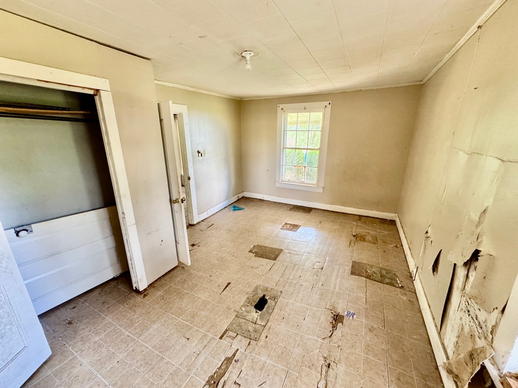 Farmhouse and 2 Acres in Hamptonville, NC