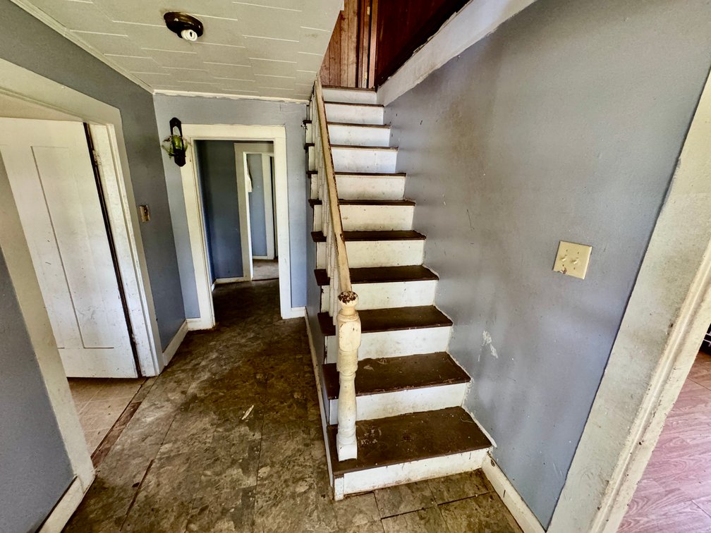 Farmhouse and 2 Acres in Hamptonville, NC