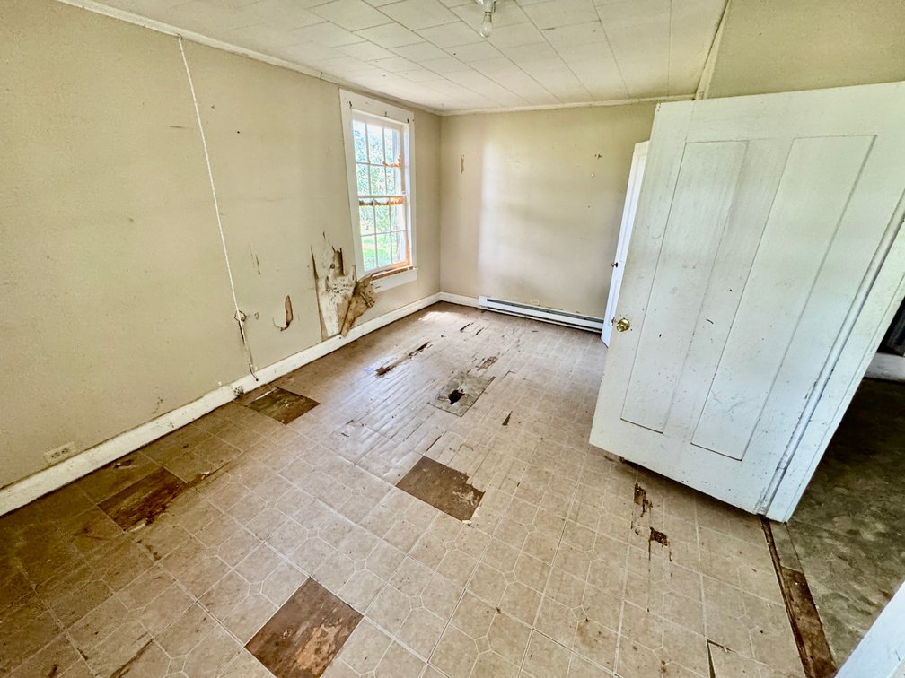 Farmhouse and 2 Acres in Hamptonville, NC