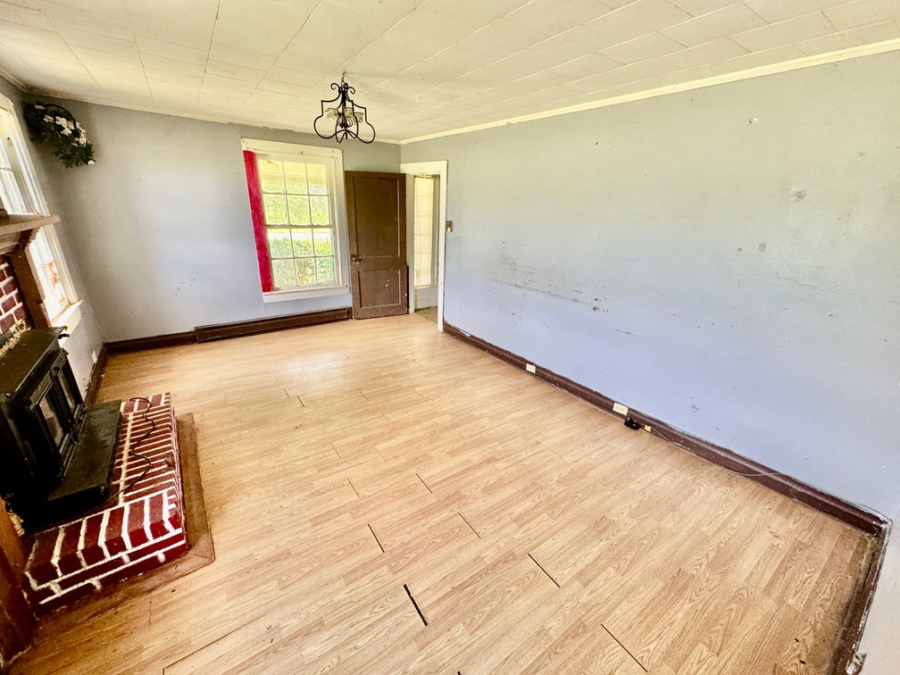 Farmhouse and 2 Acres in Hamptonville, NC
